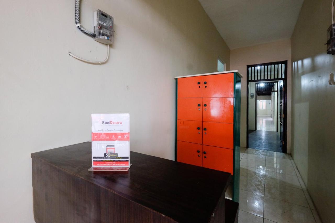 Hotel Reddoorz Near Universitas Diponegoro Semarang Exterior foto