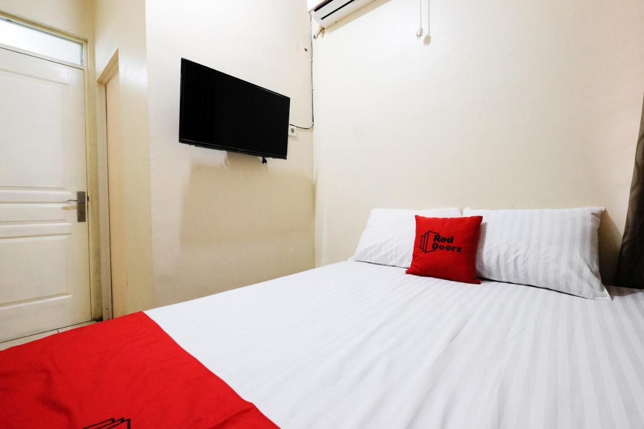 Hotel Reddoorz Near Universitas Diponegoro Semarang Exterior foto